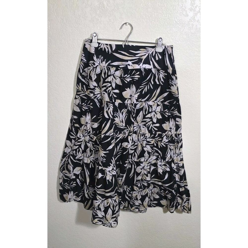 Jones New York Signature Size 6 Tiered Skirt Navy and Beige Floral Motif lined